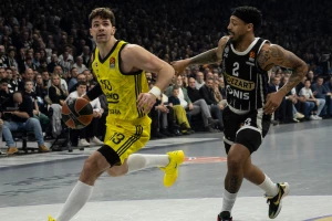 POLUVREME - Partizan "lomi" Fener i ima +9